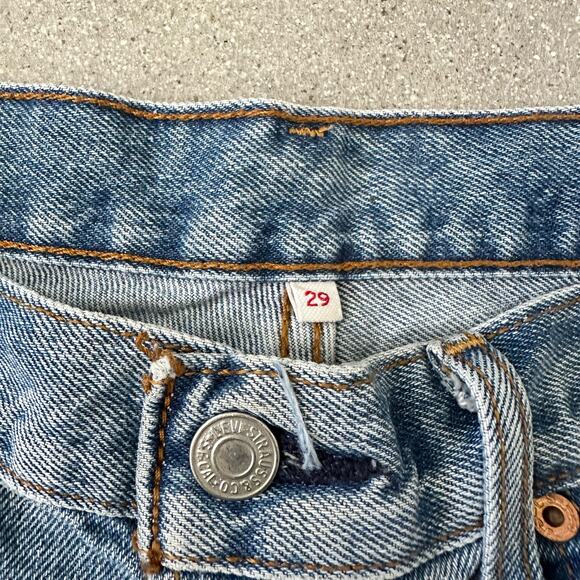 LEVI’S Women's High Rise Button Fly Raw Hem Jean Shorts - Picture 3 of 5